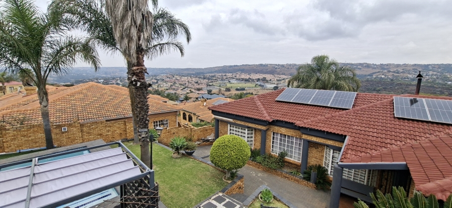 5 Bedroom Property for Sale in Rangeview Gauteng