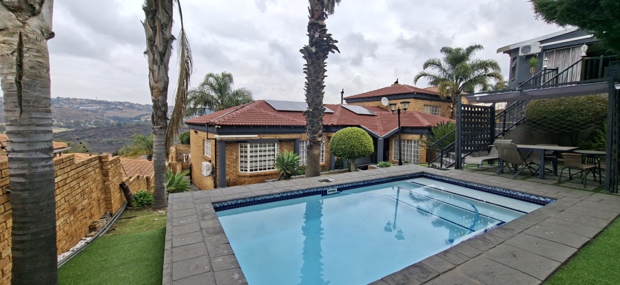 5 Bedroom Property for Sale in Rangeview Gauteng