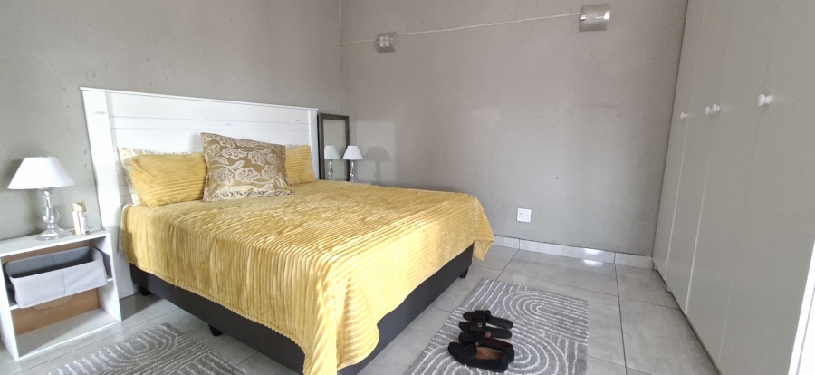 5 Bedroom Property for Sale in Rangeview Gauteng
