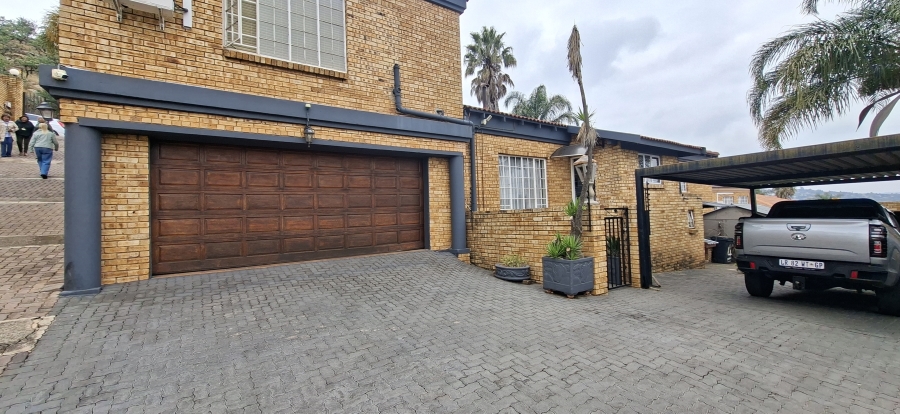 5 Bedroom Property for Sale in Rangeview Gauteng