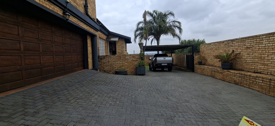 5 Bedroom Property for Sale in Rangeview Gauteng