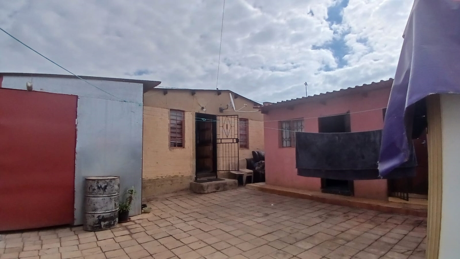 1 Bedroom Property for Sale in Mohlakeng Gauteng