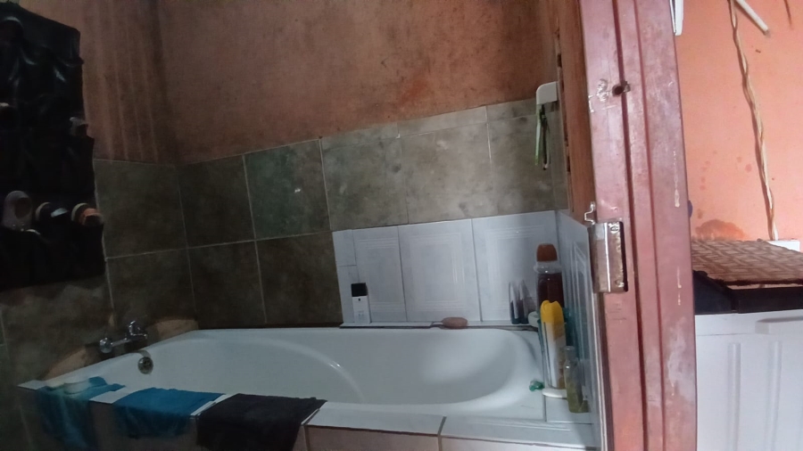 1 Bedroom Property for Sale in Mohlakeng Gauteng