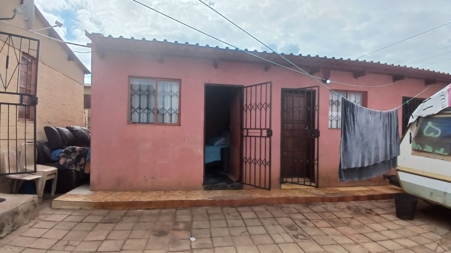 1 Bedroom Property for Sale in Mohlakeng Gauteng