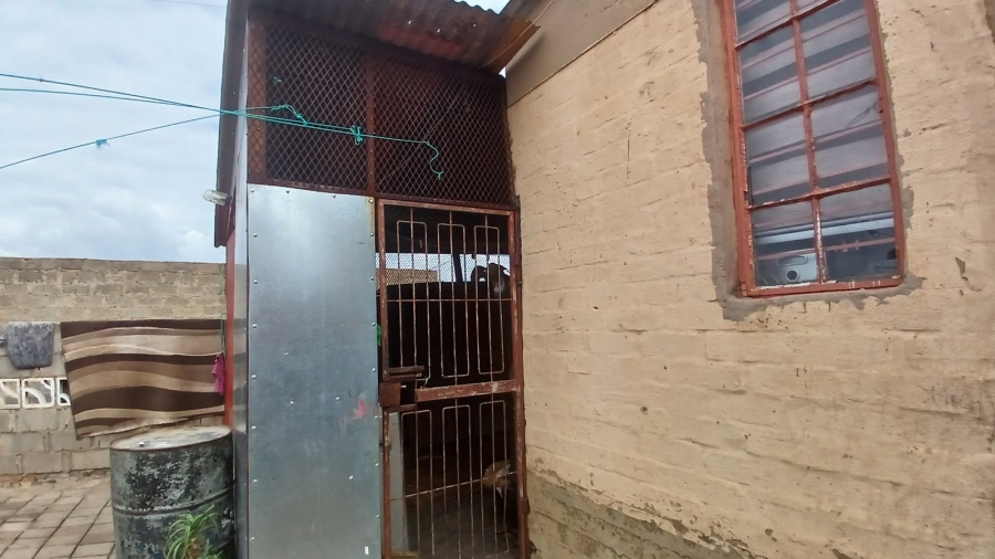 1 Bedroom Property for Sale in Mohlakeng Gauteng