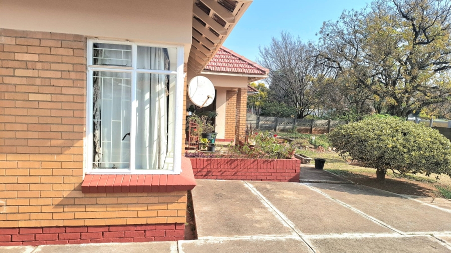 3 Bedroom Property for Sale in Westonaria Gauteng