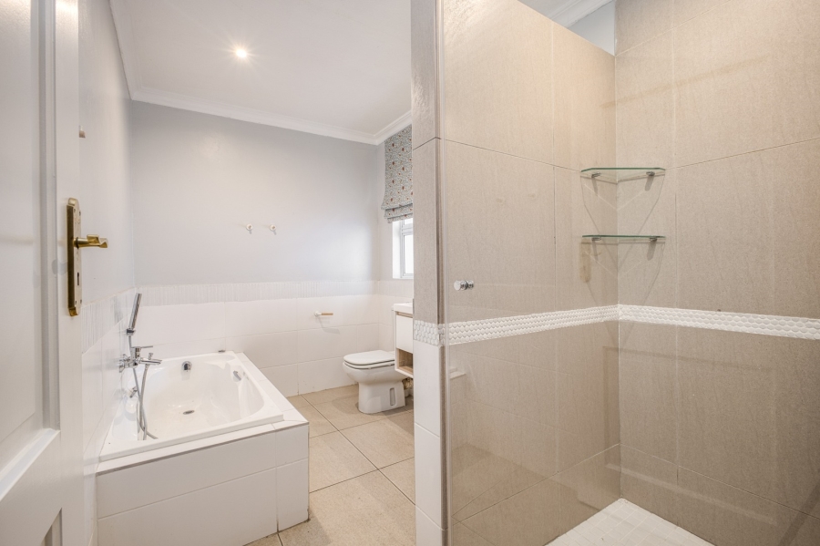 5 Bedroom Property for Sale in Dainfern Golf Estate Gauteng