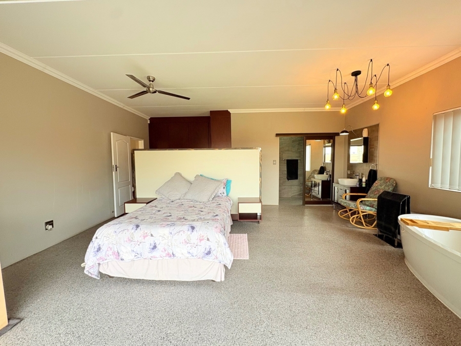 5 Bedroom Property for Sale in Sunward Park Gauteng