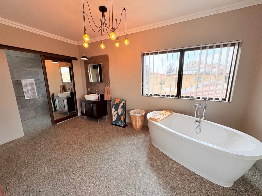 5 Bedroom Property for Sale in Sunward Park Gauteng