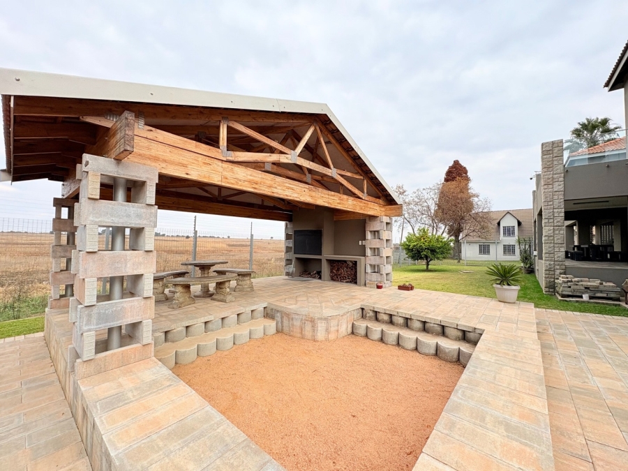 5 Bedroom Property for Sale in Sunward Park Gauteng