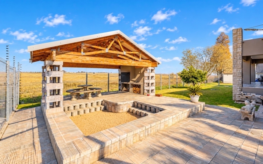 5 Bedroom Property for Sale in Sunward Park Gauteng