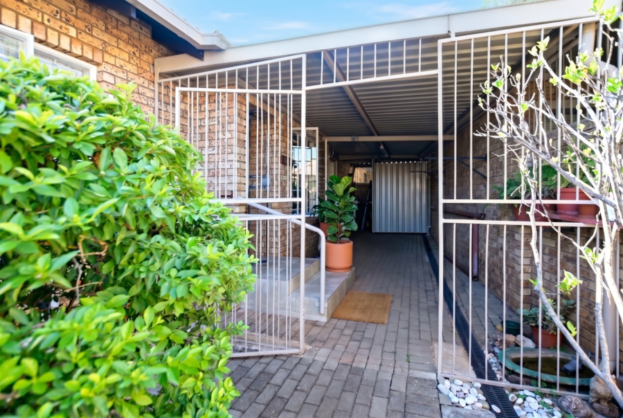 2 Bedroom Property for Sale in Annlin Gauteng