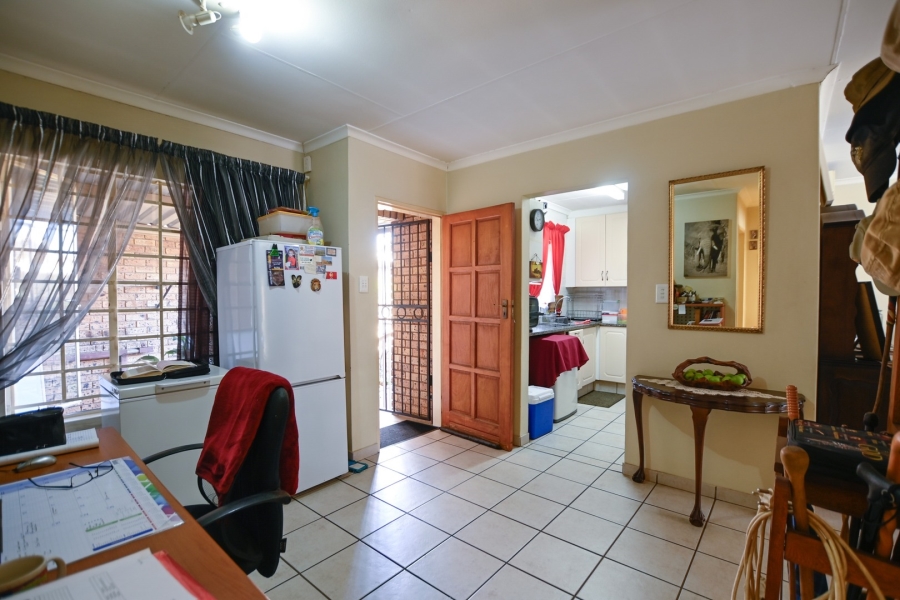 2 Bedroom Property for Sale in Annlin Gauteng