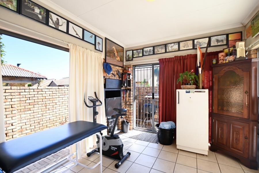 2 Bedroom Property for Sale in Annlin Gauteng
