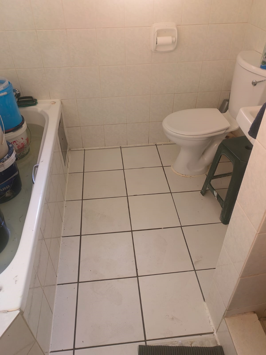 2 Bedroom Property for Sale in Vorna Valley Gauteng