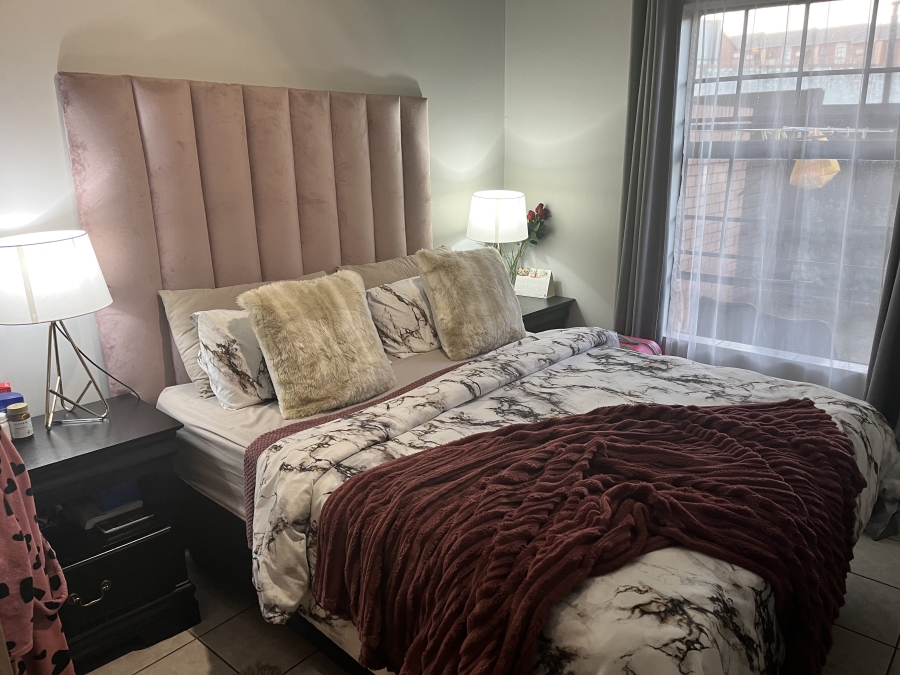 2 Bedroom Property for Sale in Noordwyk Gauteng