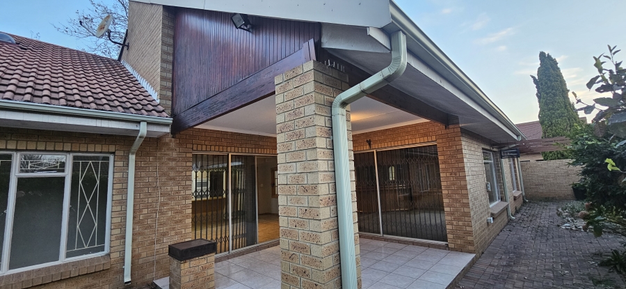3 Bedroom Property for Sale in Three Rivers Proper Gauteng