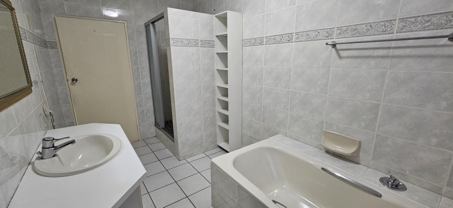 3 Bedroom Property for Sale in Three Rivers Proper Gauteng