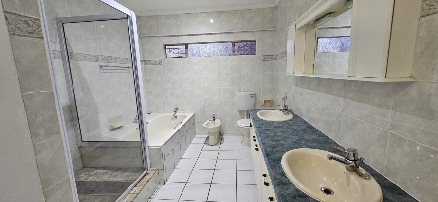 3 Bedroom Property for Sale in Three Rivers Proper Gauteng