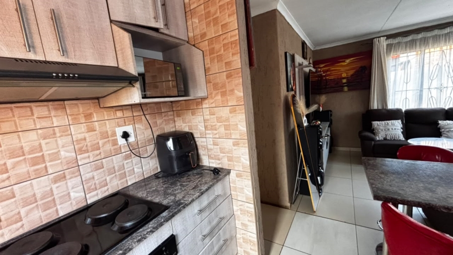 3 Bedroom Property for Sale in Dawn Park Gauteng
