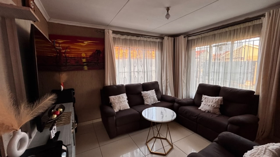 3 Bedroom Property for Sale in Dawn Park Gauteng