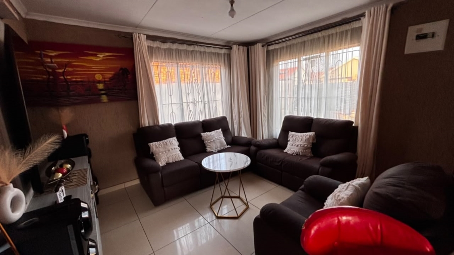3 Bedroom Property for Sale in Dawn Park Gauteng