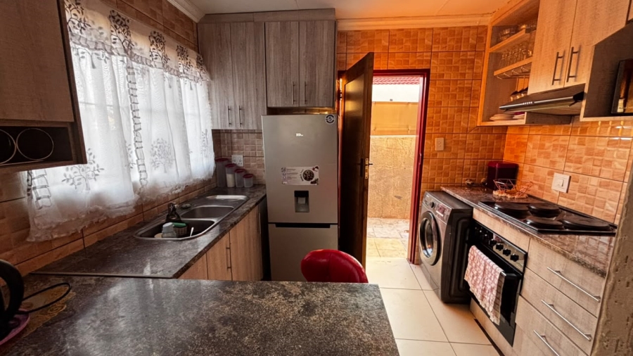 3 Bedroom Property for Sale in Dawn Park Gauteng
