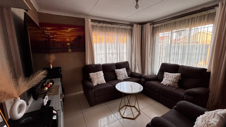 3 Bedroom Property for Sale in Dawn Park Gauteng