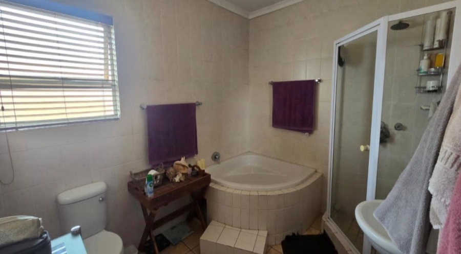 3 Bedroom Property for Sale in Glen Marais Gauteng
