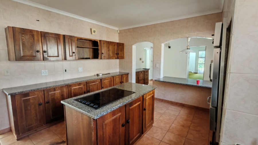 5 Bedroom Property for Sale in Larrendale Gauteng