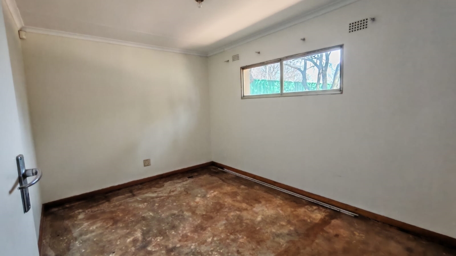5 Bedroom Property for Sale in Larrendale Gauteng