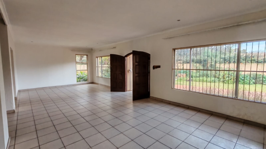 5 Bedroom Property for Sale in Larrendale Gauteng