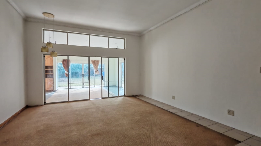 5 Bedroom Property for Sale in Larrendale Gauteng