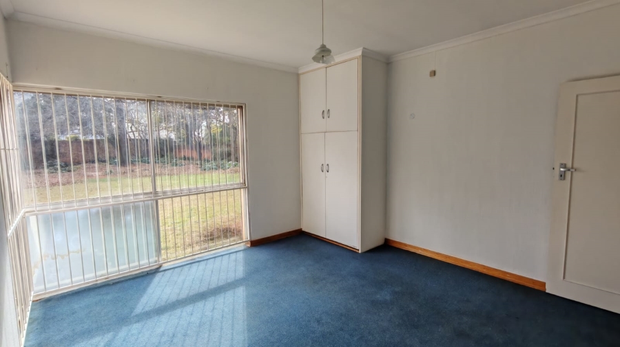 5 Bedroom Property for Sale in Larrendale Gauteng