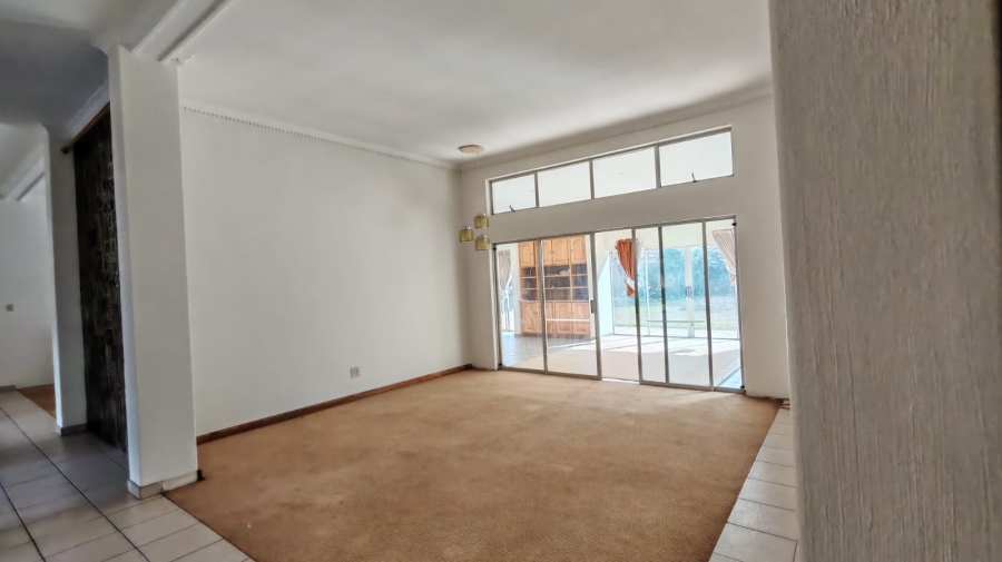 5 Bedroom Property for Sale in Larrendale Gauteng