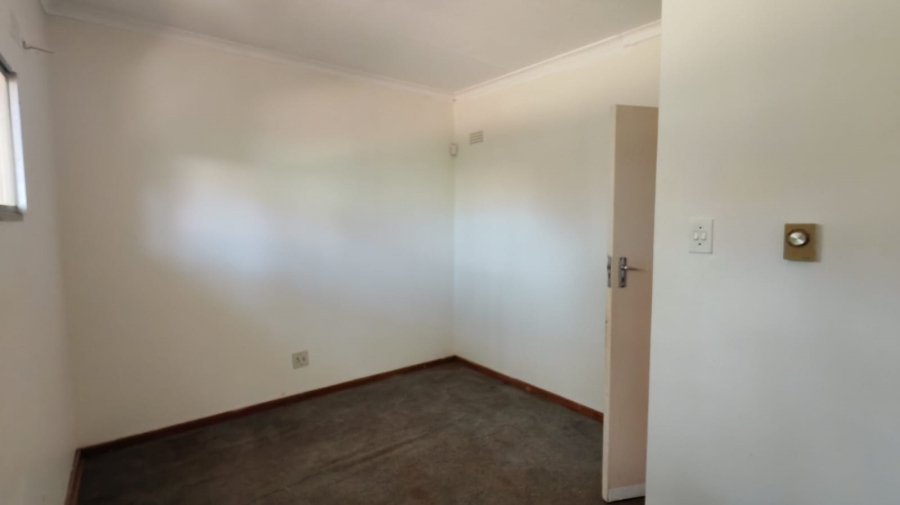 5 Bedroom Property for Sale in Larrendale Gauteng