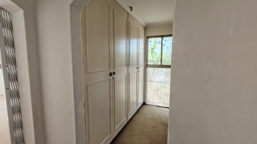 5 Bedroom Property for Sale in Larrendale Gauteng