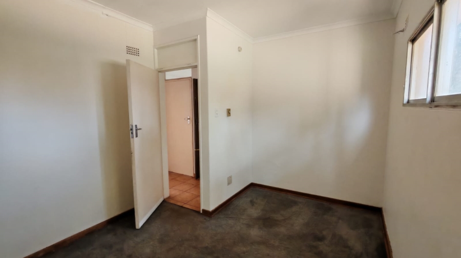 5 Bedroom Property for Sale in Larrendale Gauteng