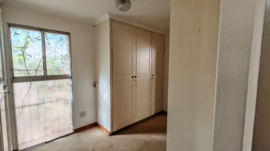 5 Bedroom Property for Sale in Larrendale Gauteng