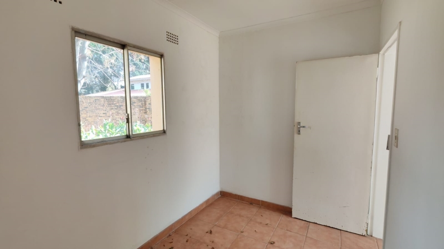 5 Bedroom Property for Sale in Larrendale Gauteng