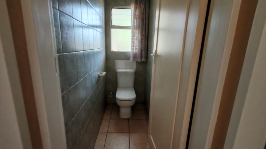 5 Bedroom Property for Sale in Larrendale Gauteng