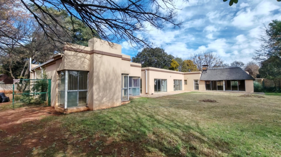 5 Bedroom Property for Sale in Larrendale Gauteng