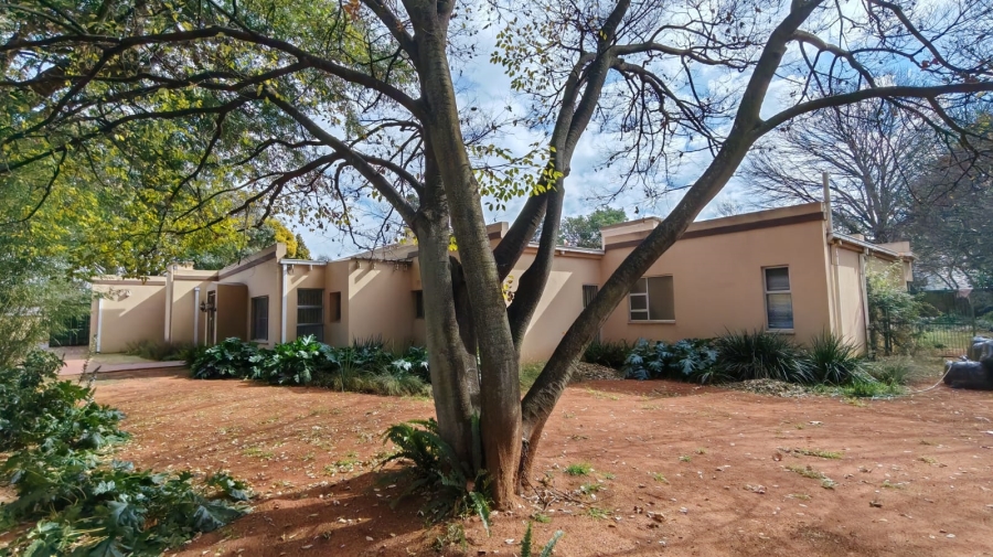 5 Bedroom Property for Sale in Larrendale Gauteng