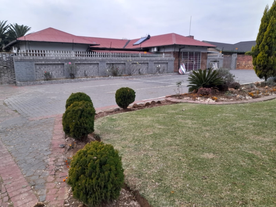 4 Bedroom Property for Sale in Petersfield Gauteng