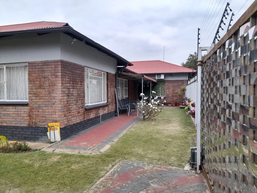 4 Bedroom Property for Sale in Petersfield Gauteng