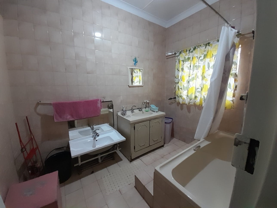 4 Bedroom Property for Sale in Petersfield Gauteng