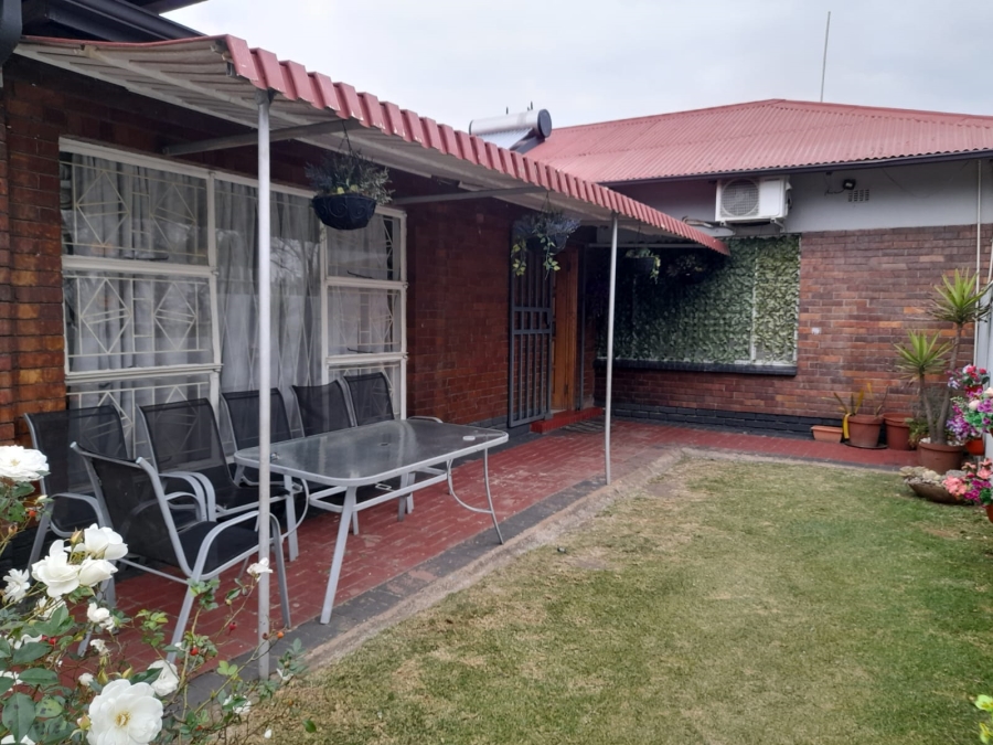 4 Bedroom Property for Sale in Petersfield Gauteng