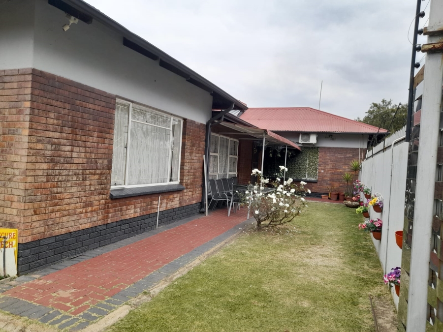 4 Bedroom Property for Sale in Petersfield Gauteng