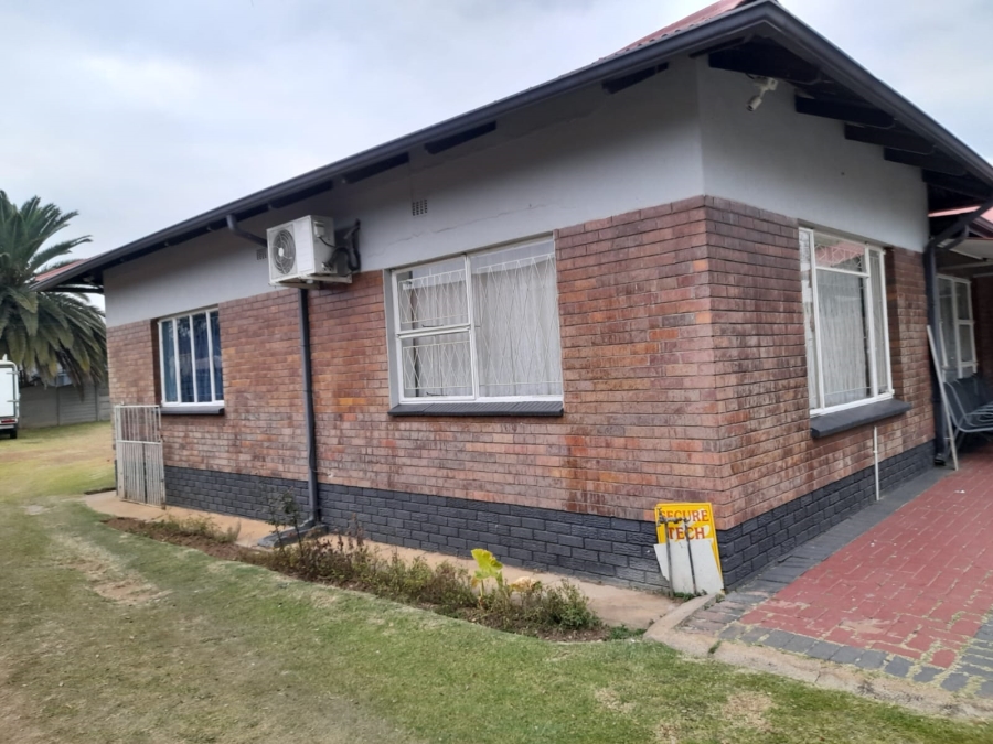 4 Bedroom Property for Sale in Petersfield Gauteng