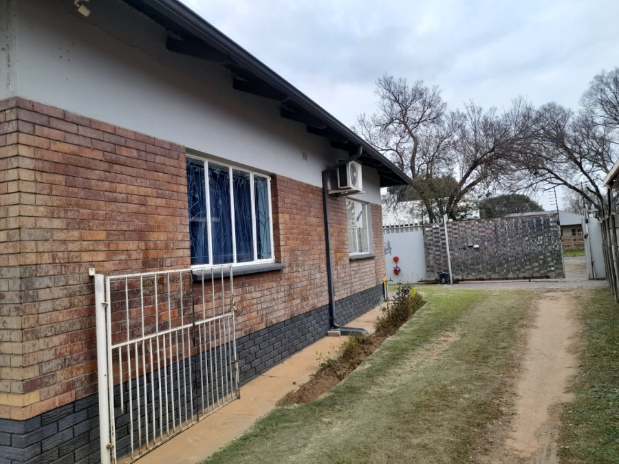 4 Bedroom Property for Sale in Petersfield Gauteng